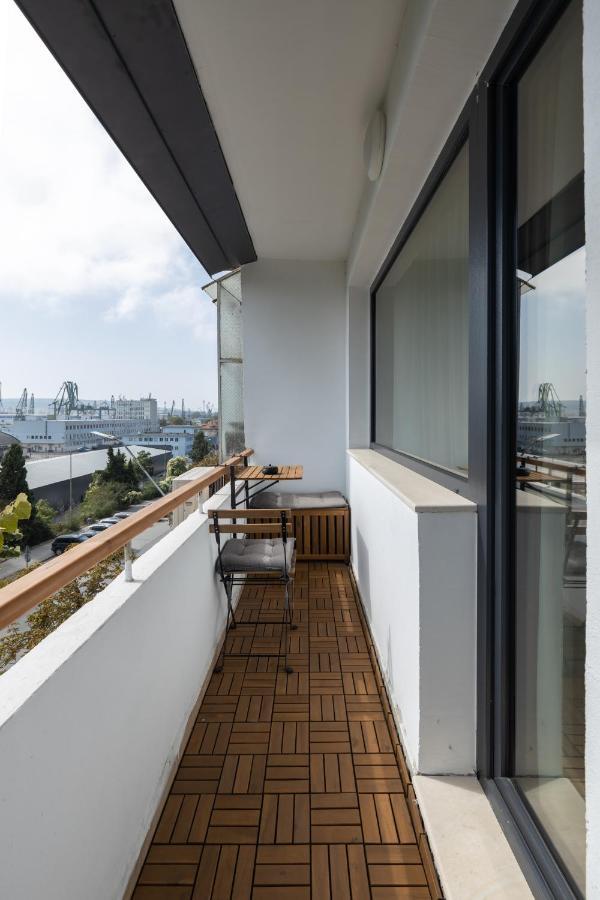 Topaz Beachfront Apartment Varna Exterior photo